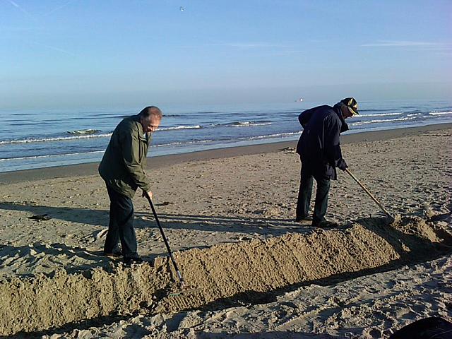 03.Jan en Piet maken een geul(tje).jpg